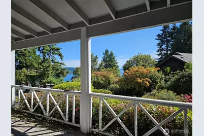 11711 Exeter Avenue NE, Seattle, WA 98125 - Photo 2