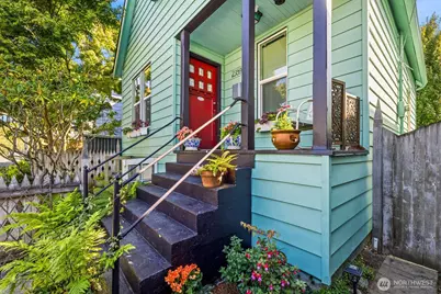 2359 NW 67th Street, Seattle, WA 98117 - Photo 2