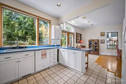 3617 Corliss Avenue N, Seattle, WA 98103 - Photo 14