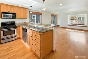 126 N 101st St, Seattle, WA 98133 - Photo 10