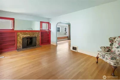 2405 N 40th Street, Seattle, WA 98103 - Photo 6