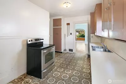 2405 N 40th Street, Seattle, WA 98103 - Photo 12