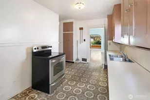 2405 N 40th St, Seattle, WA 98103 - Photo 12