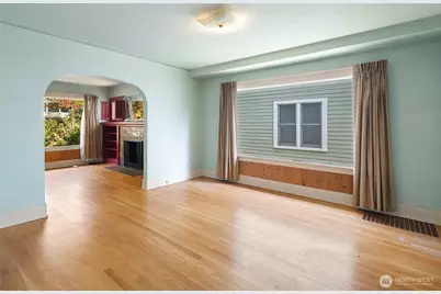 2405 N 40th Street, Seattle, WA 98103 - Photo 8