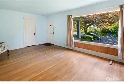 2405 N 40th Street, Seattle, WA 98103 - Photo 4