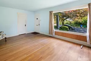 2405 N 40th St, Seattle, WA 98103 - Photo 4
