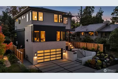 6021 Princeton Avenue NE, Seattle, WA 98115 - Photo 2