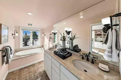 915 11th Avenue E, Seattle, WA 98102 - Photo 22