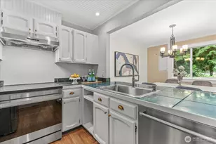 14702 NE 51st St, Bellevue, WA 98007 - Photo 12