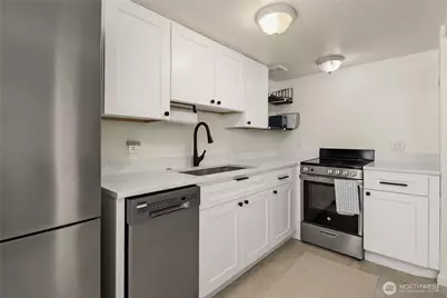 4206 Dayton Avenue N, Seattle, WA 98103 - Photo 24