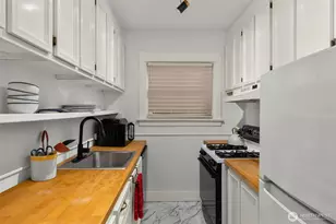 516 E Thomas St, Seattle, WA 98102 - Photo 10