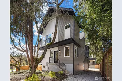 10829 11th Avenue NE, Seattle, WA 98125 - Photo 2