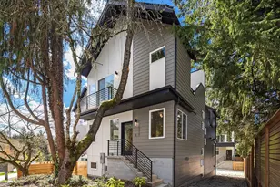 10829 11th Ave NE, Seattle, WA 98125 - Photo 2