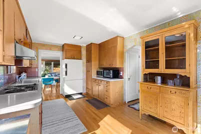7850 Renton Avenue S, Seattle, WA 98118 - Photo 10