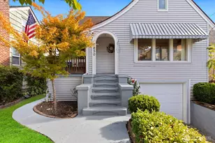 7850 Renton Ave S, Seattle, WA 98118 - Photo 2