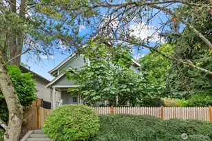 734 N 75th St, Seattle, WA 98103 - Photo 2
