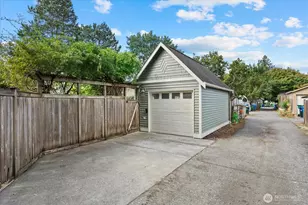 734 N 75th St, Seattle, WA 98103 - Photo 28