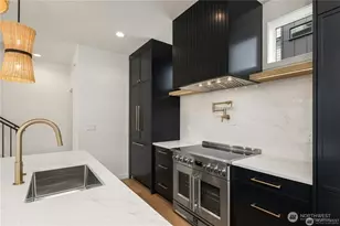 3638 Greenwood Ave N, Seattle, WA 98103 - Photo 4