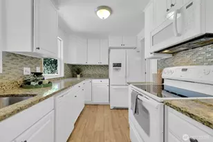 20915 W Richmond Rd, Bothell, WA 98021 - Photo 10