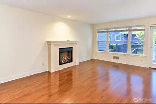 23015 Edmonds Way, Edmonds, WA 98020 - Photo 2