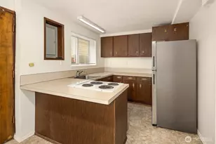 326 NE 50th St, Seattle, WA 98105 - Photo 18