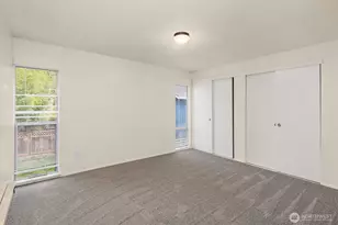 326 NE 50th St, Seattle, WA 98105 - Photo 8