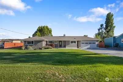 303 W Northshore Drive, Moses Lake, WA 98837 - Photo 2