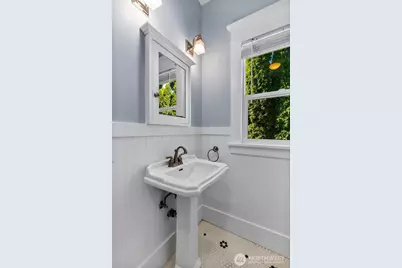 256 NE 50th Street, Seattle, WA 98105 - Photo 22
