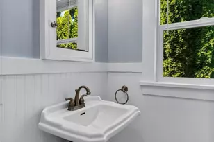 256 NE 50th St, Seattle, WA 98105 - Photo 22