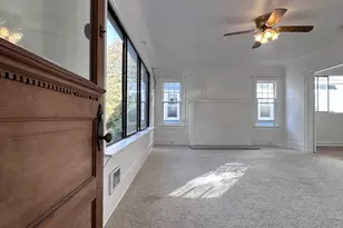 125 NE 52nd St, Seattle, WA 98105 - Photo 4
