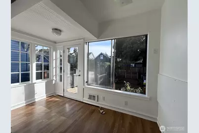 125 NE 52nd Street, Seattle, WA 98105 - Photo 16