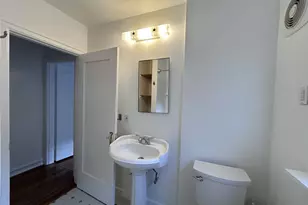 125 NE 52nd St, Seattle, WA 98105 - Photo 18