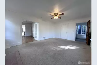 125 NE 52nd Street, Seattle, WA 98105 - Photo 8