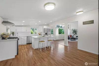 15425 SE 11th Street, Bellevue, WA 98007 - Photo 4