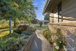 18228 SE 394th St, Auburn, WA 98092 - Photo 6