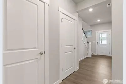 18818 13th Ave W, Lynnwood, WA 98036 - Photo 2