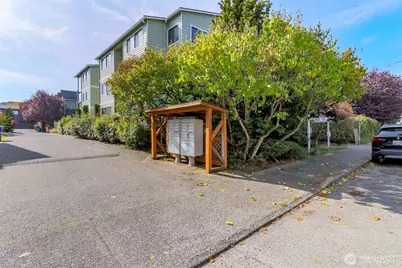 731 N 94th Street #8, Seattle, WA 98103 - Photo 36