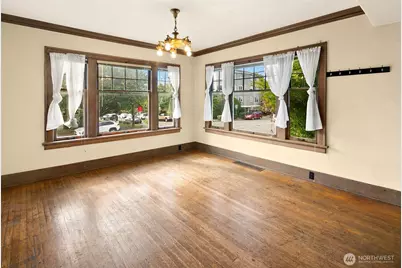 4302 Francis Avenue N, Seattle, WA 98103 - Photo 8