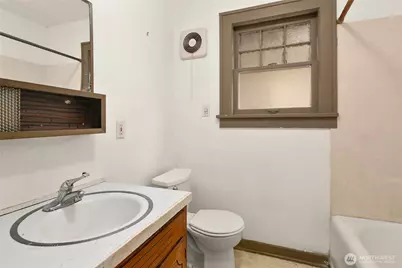 4302 Francis Avenue N, Seattle, WA 98103 - Photo 14