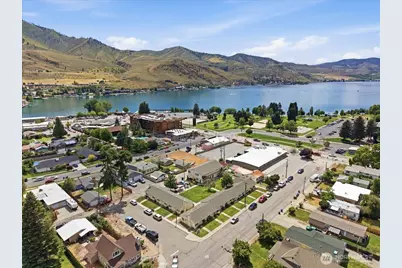 315 W Gibson Avenue, Chelan, WA 98816 - Photo 2
