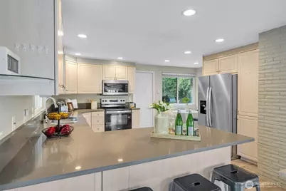 136 128th Avenue NE, Bellevue, WA 98005 - Photo 6