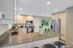 136 128th Ave NE, Bellevue, WA 98005 - Photo 6