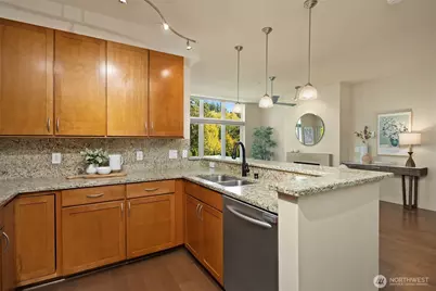 150 102nd Avenue SE #306, Bellevue, WA 98004 - Photo 4