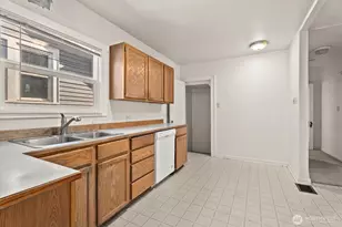 511 N 71st St, Seattle, WA 98103 - Photo 10