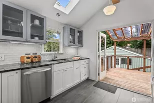 4503 NE 95th St, Seattle, WA 98115 - Photo 8