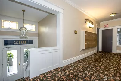 1012 Queen Anne Avenue N, Seattle, WA 98109 - Photo 4