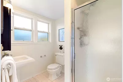 7711 Sunnyside Avenue N, Seattle, WA 98103 - Photo 16