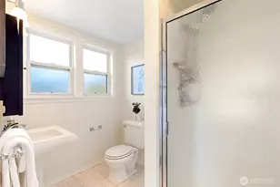 7711 Sunnyside Ave N, Seattle, WA 98103 - Photo 16