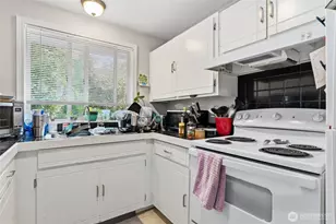 14333 32nd Ave NE, Seattle, WA 98125 - Photo 16