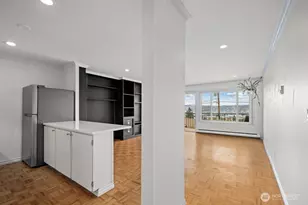 303 N 44th St, Seattle, WA 98103 - Photo 16